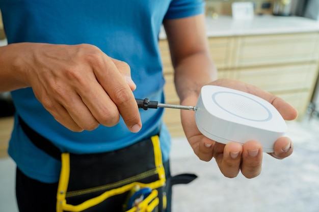 Czujnik PIR jak działa w domowych systemach alarmowych?