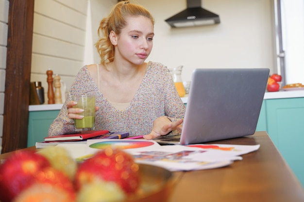 Ile kosztuje dieta Akopa Szostaka i co wpływa na jej cenę?