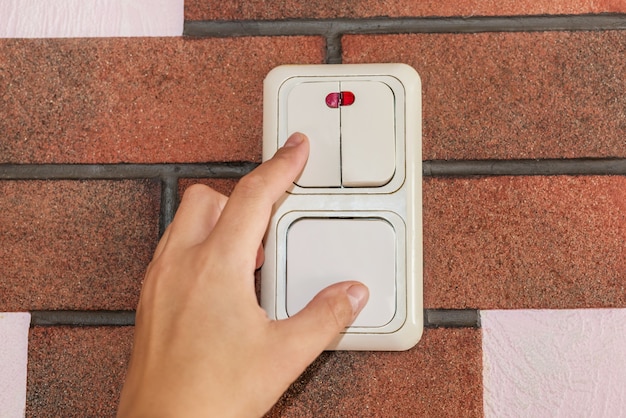 Jak podłączyć czujki alarmowe w domu?