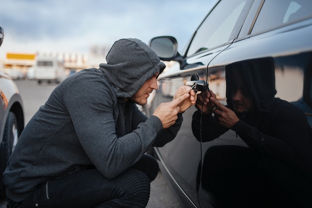 Jak zabezpieczyć auto przed kradzieżą, gdy nie masz własnego garażu?