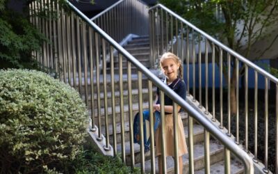 Jaka bramka na schody sprawdzi się w domu z małym dzieckiem?
