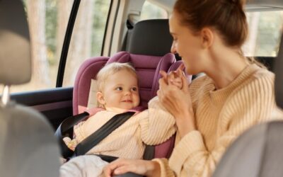 Fotelik czy podkładka przepisy – co wybrać podczas przewożenia dziecka?