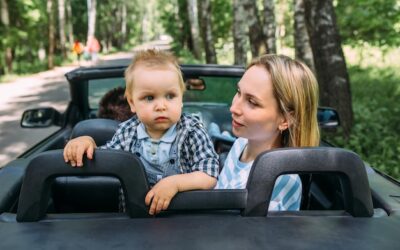 Jak powinno jeździć dziecko w samochodzie, by było bezpieczne?