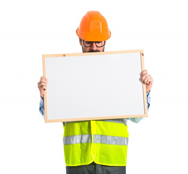 Co zawiera tablica informacyjna na budowie i dlaczego jest tak ważna?