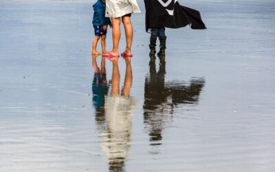 Jak bezpiecznie zachowywać się nad wodą podczas letniego wypoczynku?