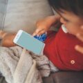 Jak zablokować dziecku telefon, żeby zadbać o jego bezpieczeństwo?