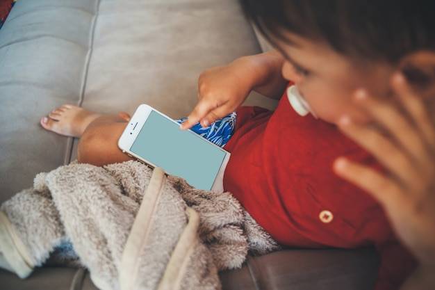 Jak zablokować dziecku telefon, żeby zadbać o jego bezpieczeństwo?