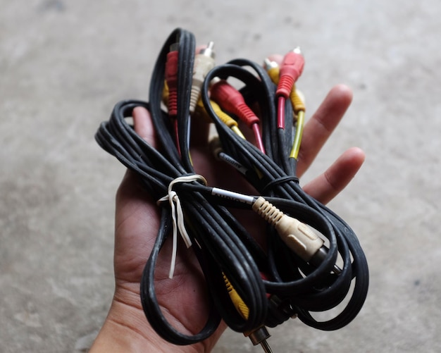 Jaki kabel do instalacji alarmowej wybrać do mieszkania?