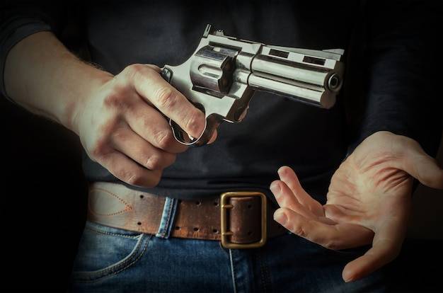 Ile trwa wyrobienie pozwolenia na broń w Polsce?