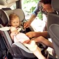 Gdzie wozić dziecko w samochodzie, by podróż była bezpieczna?