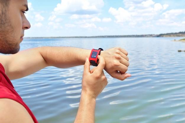 Komu przysługuje opaska życia i jak ją otrzymać?