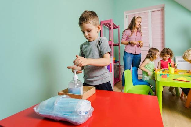 W jaki sposób przedszkole dba o bezpieczeństwo dzieci podczas codziennych zajęć?