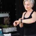 Jaki smartband dla seniora sprawdzi się na co dzień?
