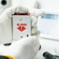 Alarm sabotażowy co to jest i kiedy znajduje zastosowanie?