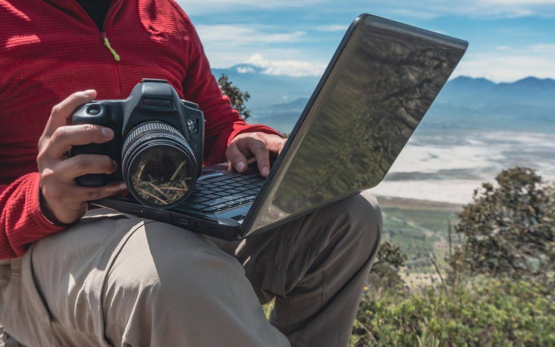 Jak podłączyć kamerę zewnętrzną do laptopa w domu lub biurze?
